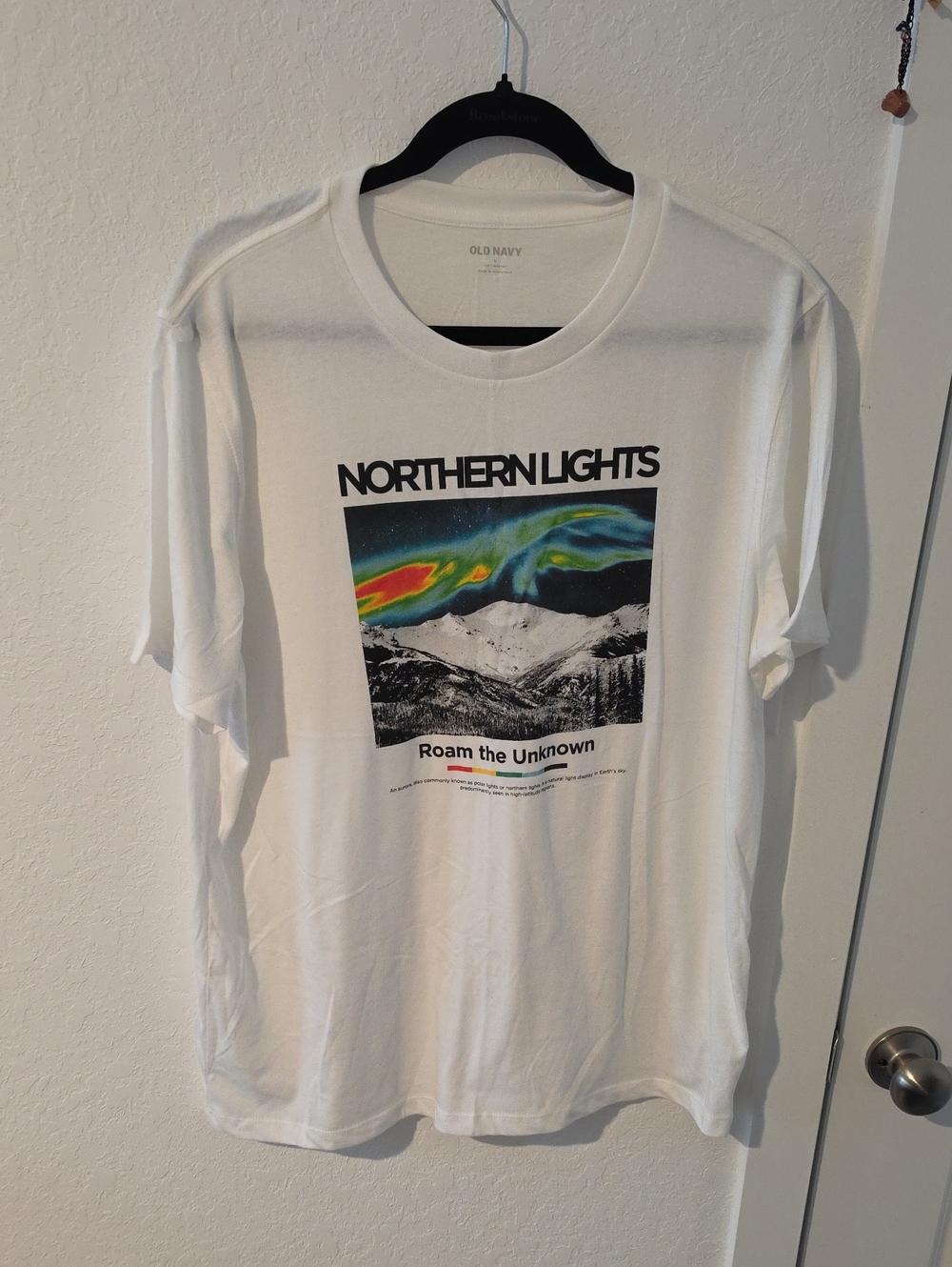 Old Navy Men's White 'Northern Lights' Graphic T-Shirt